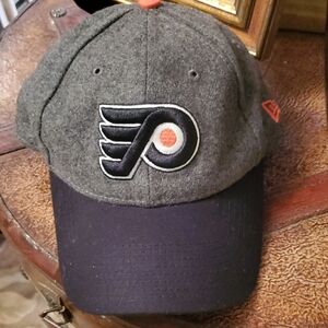 New Era Philaselphia Flyers Dark Gray and Black Logo Cap